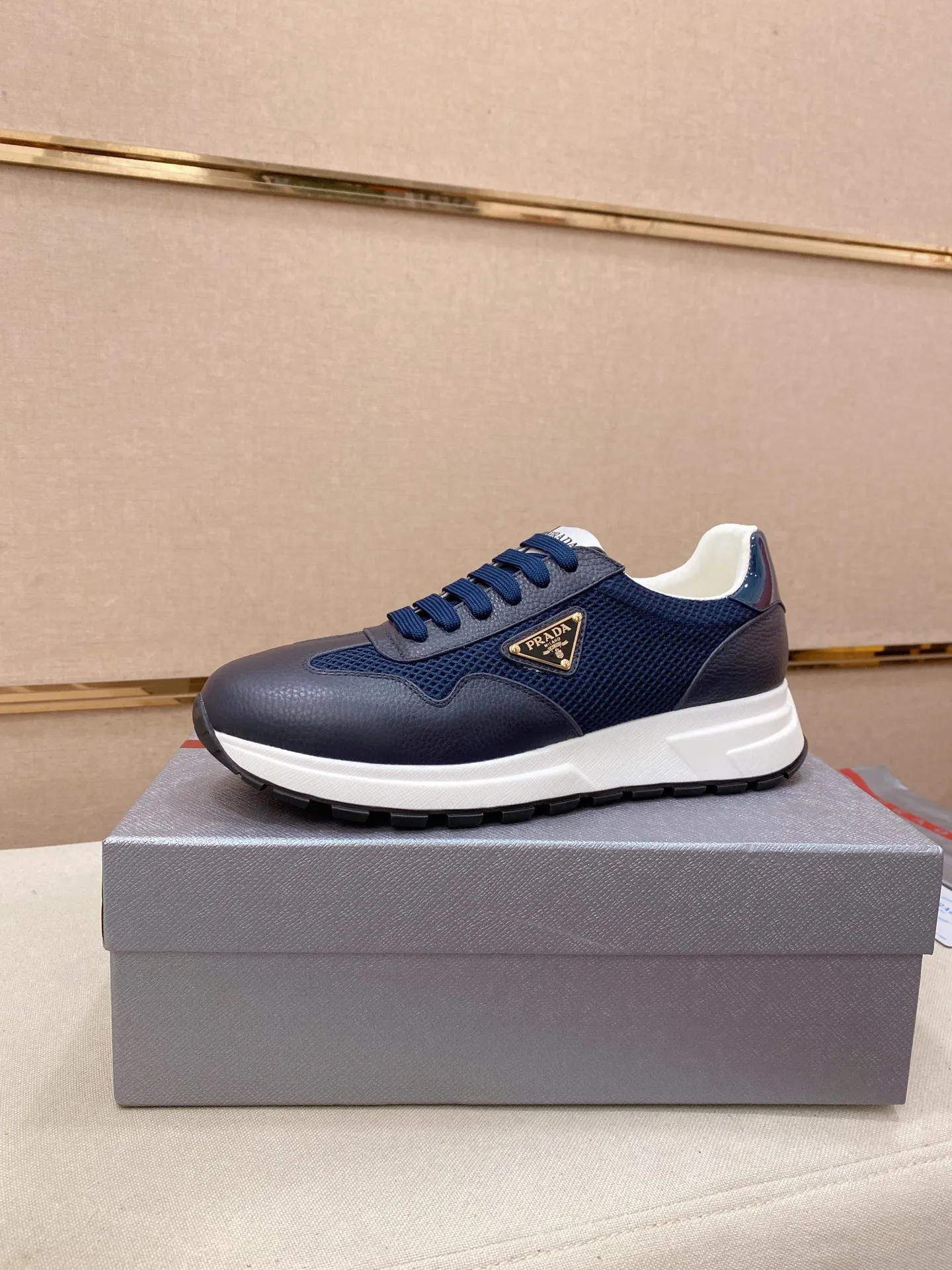 Men's shoes 💰 580💰 ✔️✔️✔️High version High-quality new PRADA (Prada) counters are launched simultaneously, new men's shoes, 😘fabrics are selected from first-layer cowhide fabrics. Lining: Imported cowhide leather lining. 👍🏿High-end☄️Open-molded non-slip rubber outsole, exquisite lines, simple and elegant, comfortable and high-end for leisure travel. Code number: 38 to 45